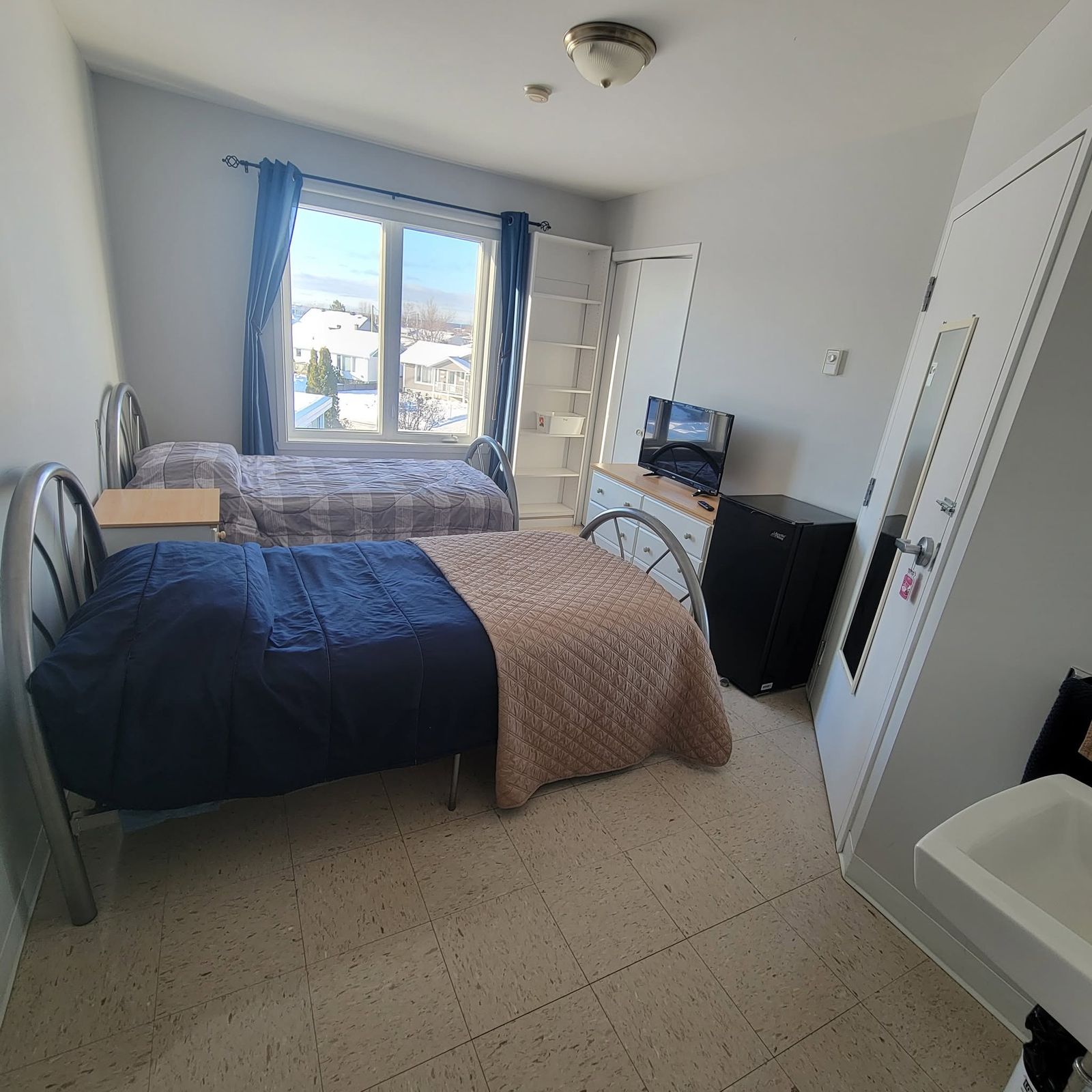 Chambre communicante avec deux lits simples, Sept-Îles