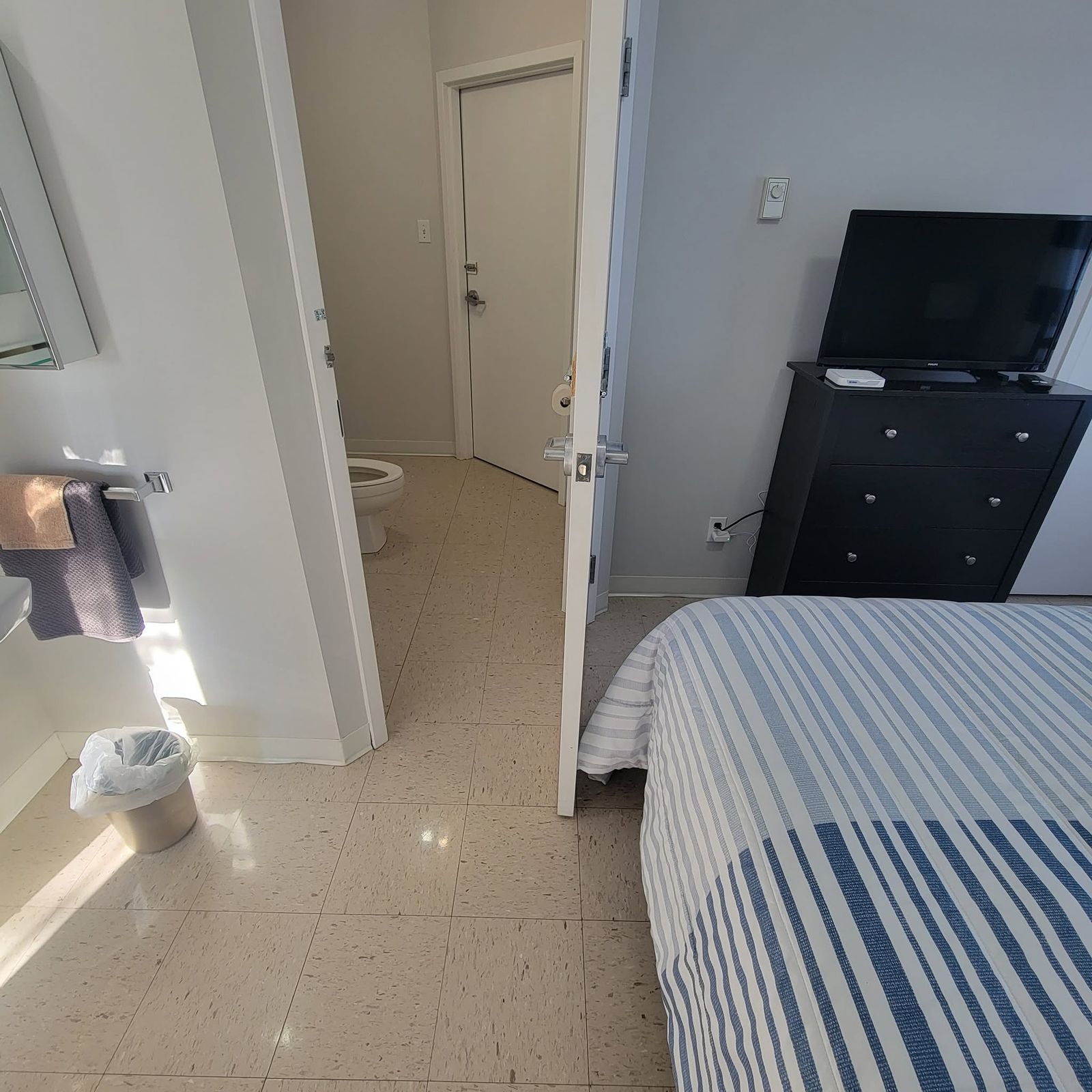 Chambre privée avec télévision, Auberge Résidence Nordique