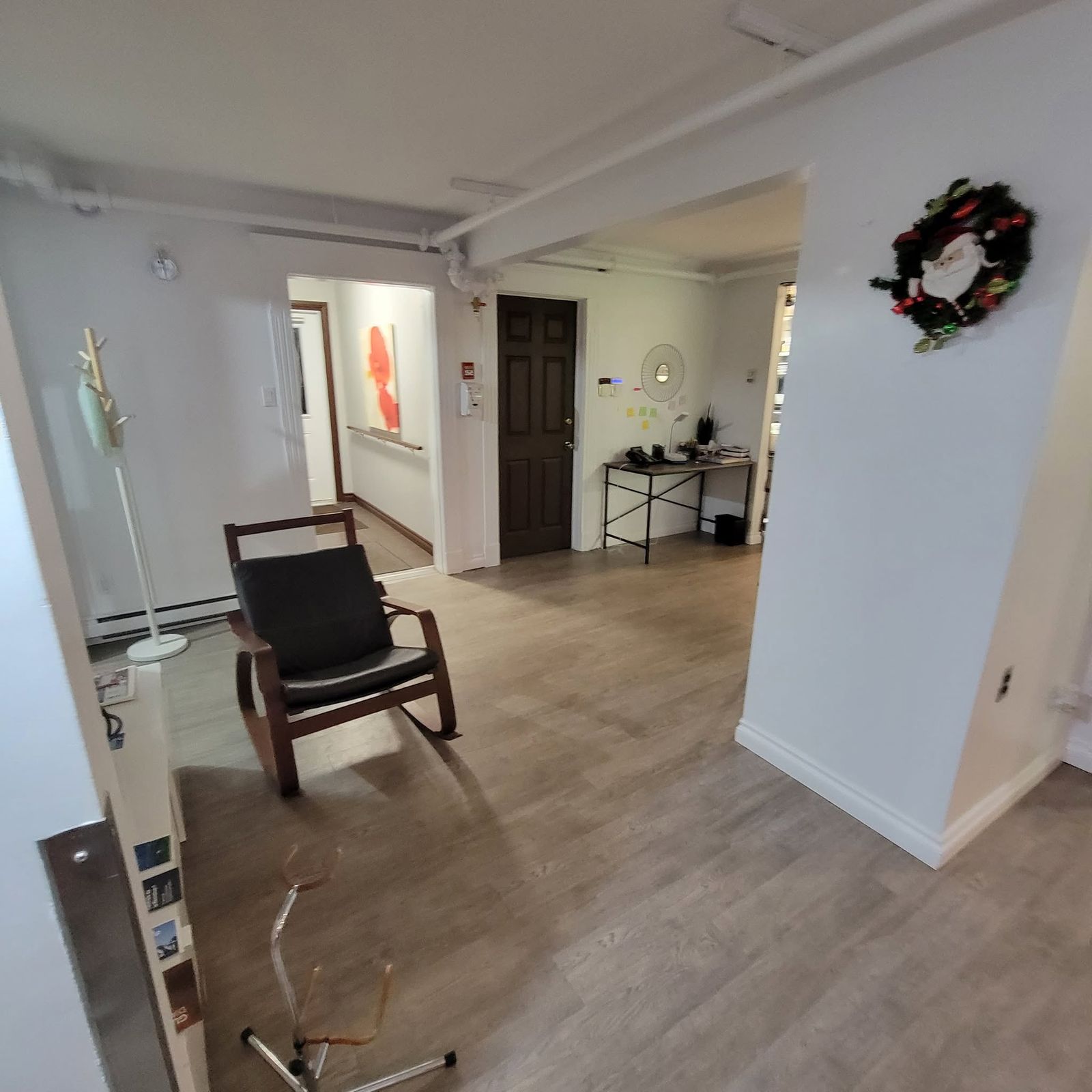 Entrée commune et couloir de l'auberge, Sept-Îles