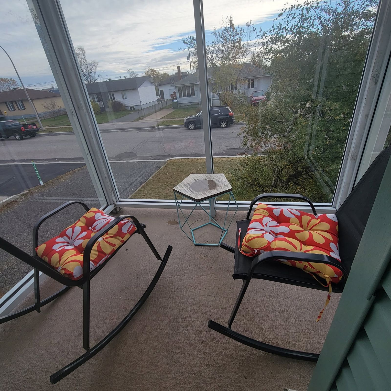Vue depuis le balcon vitré de l'auberge, Sept-Îles
